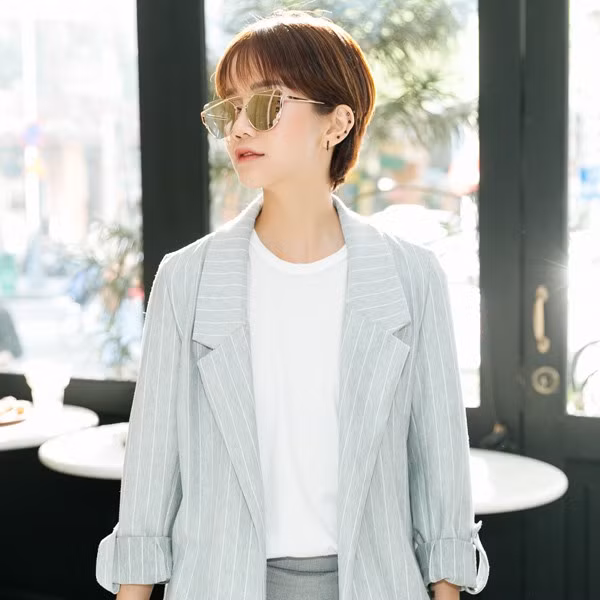 "Chưa bao giờ tôi hết day dứt khi để mình thả trôi cho tình yêu này"