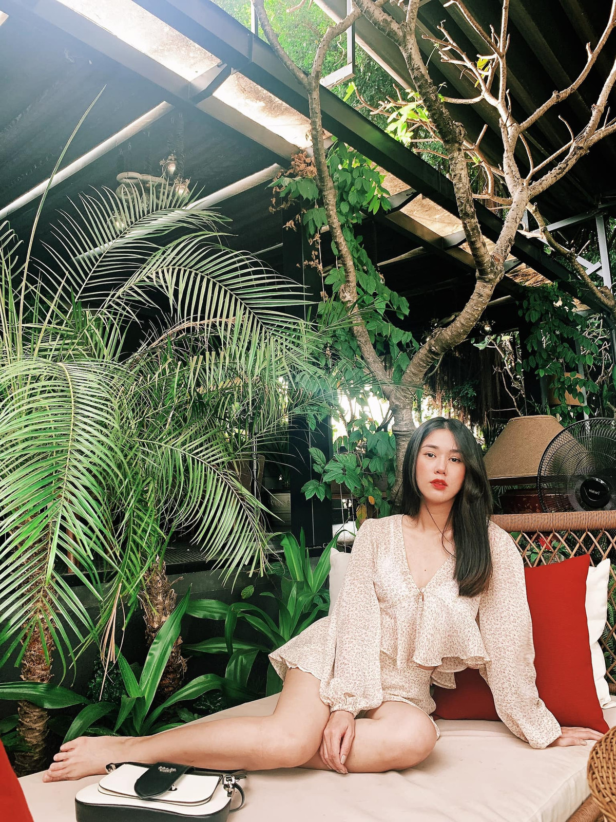 Đây không phải lần đầu Ngọc Thảo khoe đường cong khi diện trang phục bikini. Thời gian gần đây, cô nàng càng "chăm chỉ" thả dáng trên trang cá nhân.