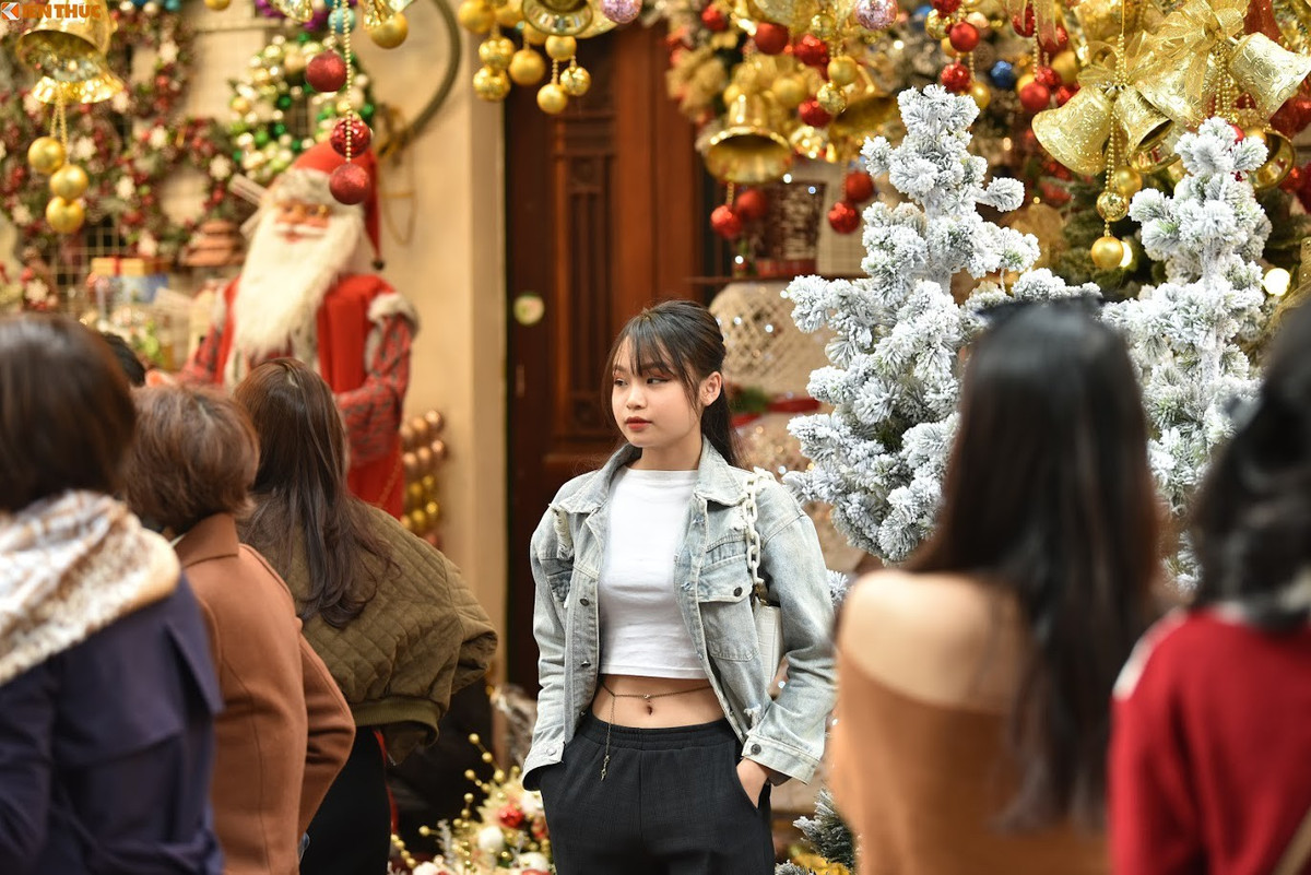 Thời điểm chụp hình đẹp nhất trên con phố này là vào buổi tối nhưng lưu ý, các chủ cửa hàng rất ghét có người đứng chụp hình trước cửa nên hoặc là bạn sẽ bị đuổi té tát hoặc là sẽ phải trả tiền chụp hình.