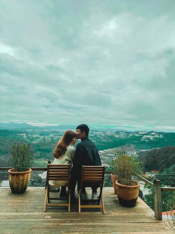 Họ cùng nhau khám phá mọi thứ trên những hành trình mình đi qua, rồi cùng nhau cảm nhận cảm giác tự do khi tung tăng trên chặng đường dài trước khi quyết định "về chung một nhà".