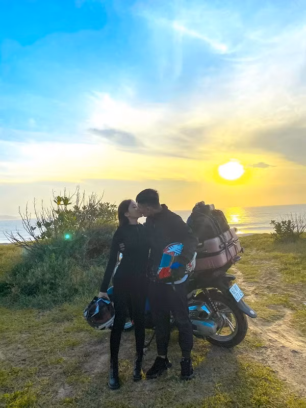 Trong khoảng thời gian hơn 1 tháng, cặp đôi mê phượt đã khám phá hơn 25 tỉnh thành từ Nam ra Bắc.