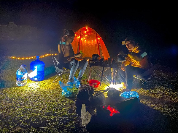 Ghi lại chuyến đi của mình trên Facebook cá nhân, cặp đôi trẻ bất ngờ nhận được sự quan tâm của cộng đồng mạng.