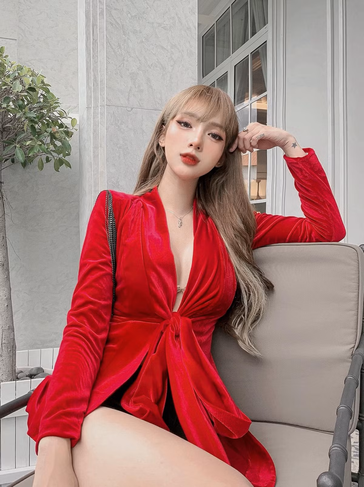 Những khoảnh khắc phô diễn vòng 1 tròn trịa của Mym Trần luôn nhận được sự chú ý của không ít cư dân mạng. Ảnh: Facebook nhân vật