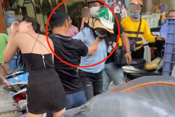 Đoạn video quay lại vụ đánh ghen trên phố cũng trở thành chủ đề bàn tán của cư dân mạng trong thời gian dài. Ảnh: Cắt từ clip