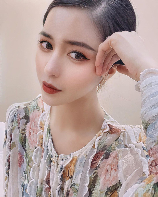 Hot girl Instagram Trang Anna từng nhận về rất nhiều sự chú ý sau vụ "bóc phốt" bạn trai cũ là Trần Nghĩa (thầy Ngạn - Mắt Biếc) lăng nhăng, nói xấu mình với bồ cũ khi có xích mích.