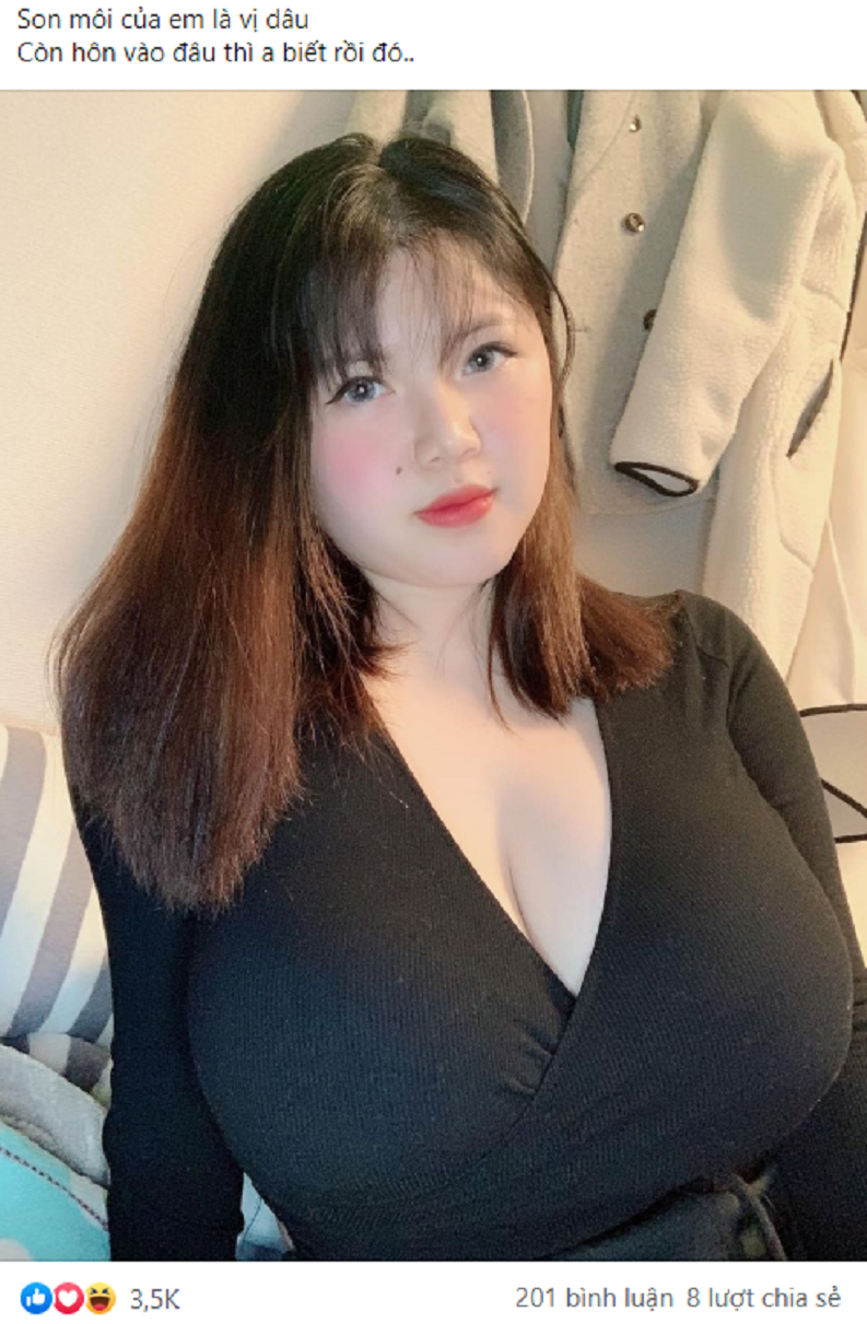 Trên facebook cá nhân của mình, những hình ảnh khoe ngực của hot girl vòng 1 khủng Hải Dương vẫn được chia sẻ "đều như vắt chanh".