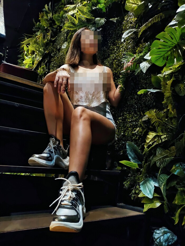 Hiện tại, trang cá nhân của cô gái này đã được dân mạng tìm ra. Theo đó, cô gái có sở thích "thả rông" từ khá lâu trước đây và duy trì nó đến thời điểm hiện tại. Ảnh: Tổng hợp Internet