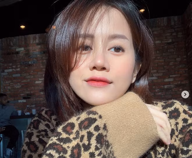 Bên cạnh lời chúc mừng, không ít cư dân mạng tỏ ra hoài nghi về độ chân thật của bức ảnh.