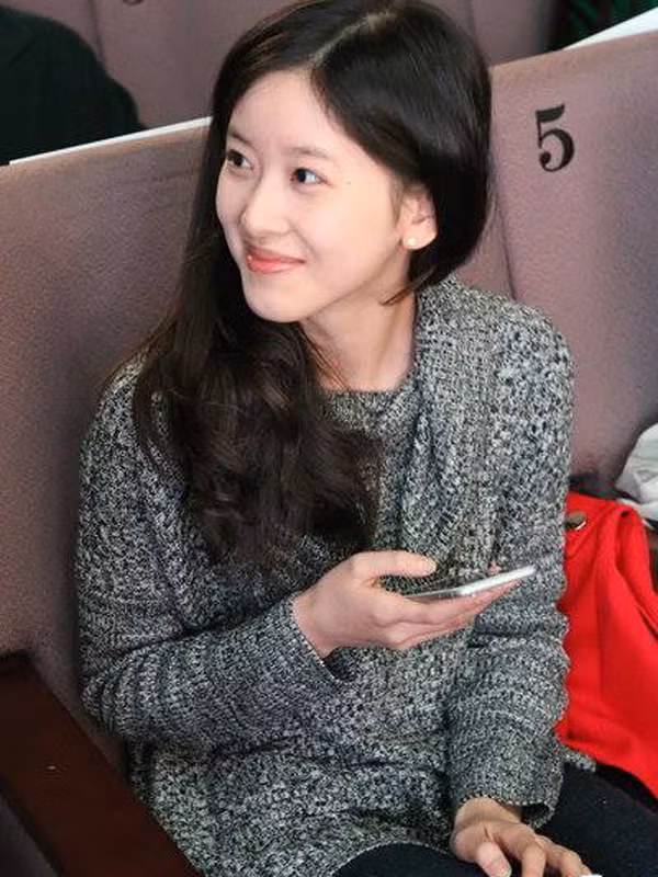 Hot girl trà sữa" năm nào đã trở thành 1 nữ tỷ phú được nhiều người ngưỡng mộ. Cô thường xuyên góp mặt tại những bữa tiệc của giới thượng lưu, tận hưởng cuộc sống xa hoa bậc nhất, đồng thời có cơ hội tiếp xúc với những nhân vật đình đám như tỷ phú Bill Gates, cựu danh thủ David Beckham…