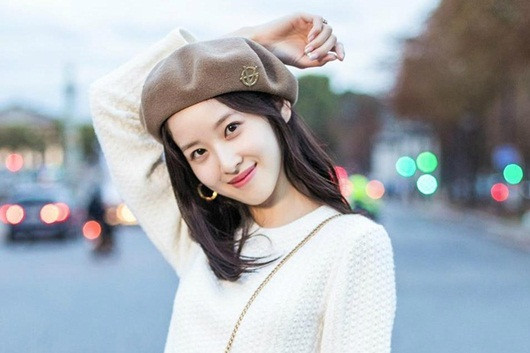 Vừa xinh đẹp, giỏi giang lại trở thành nữ tỷ phú trẻ tuổi nhất Trung Quốc, thế nhưng cuộc sống hôn nhân của Chương Trạch Thiên lại không hề êm ấm như bao người.