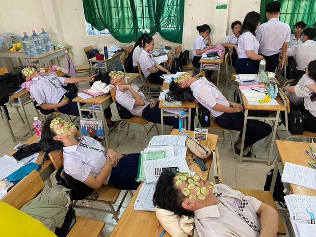 Nói về quãng thời gian cắp sách tới trường, vô tư tới lớp thì có biết bao kỉ niệm tuổi học trò khiến người ta nhớ về mà chẳng thể nào quên. Thời học sinh, khi bài vở ngập đầu ngập cổ, không ai tránh khỏi cảm giác căng thẳng, mệt mỏi.