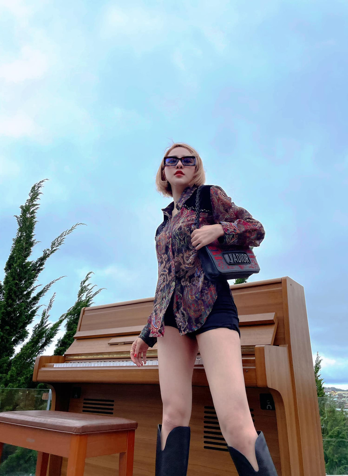 Dù nhận về không ít ý kiến trái chiều, nhưng người đẹp này tỏ ra phớt lờ như chưa có gì xảy ra.