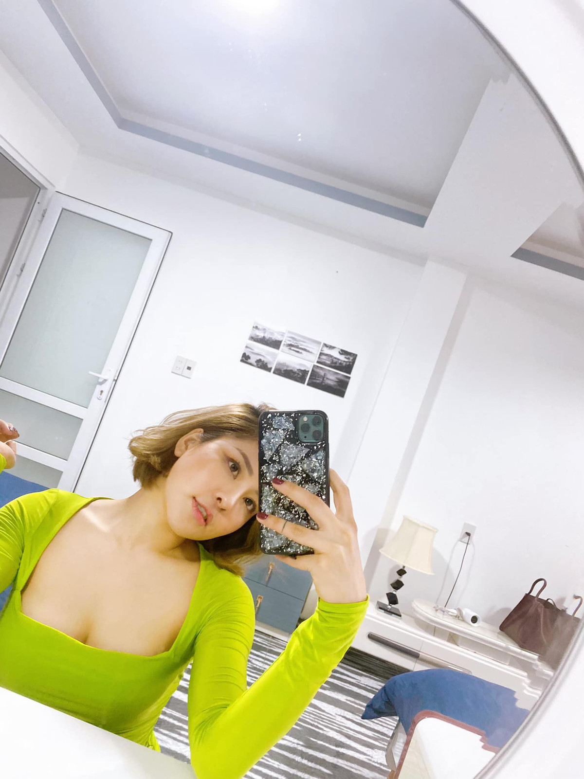 Hiện tại, Trâm Anh chưa tiết lộ gì về chuyện yêu đương, cô không mong một người bạn trai đại gia mà chỉ cần một người yêu thương, có đời sống kinh tế đủ ăn đủ tiêu là được.