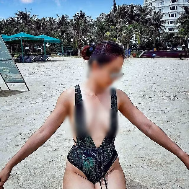 Những hình ảnh của cô gái này đã thu hút sự chú ý đông đảo từ cộng đồng mạng. Nhiều người cho rằng họ vô cùng "nóng mắt" khi chứng kiến phong cách ăn mặc hở hang của cô gái.