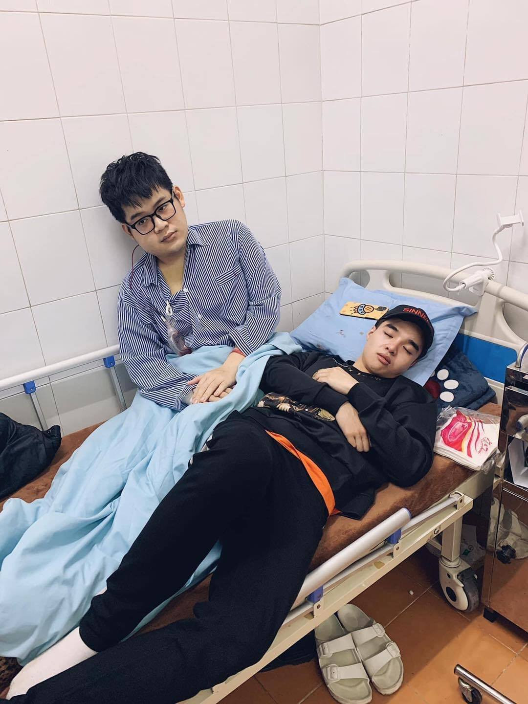 Long Chun cho biết, sau khi ghi hình xong số thứ 4 của Gương mặt thân quen khoảng 6 tuần trước, anh đi khám và phát hiện bên xương hàm phải xuất hiện một khối u khá lớn, đã ăn vào gần như hết vùng xương hàm. Anh trở lại Hà Nội để mổ sinh thiết kiểm tra khối u. Ảnh: Tun Phạm