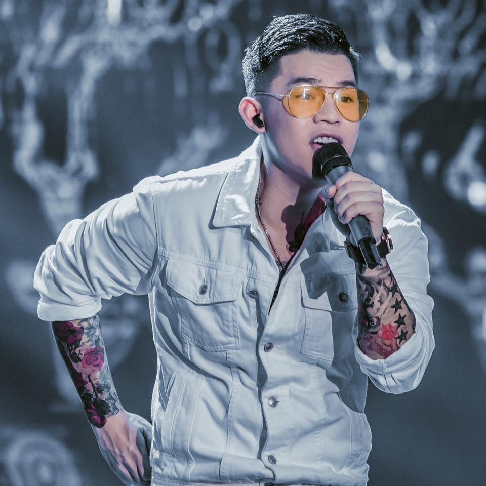 Tuần trước, Long Chun giành giải nhất tuần của Gương mặt thân quen khi hóa thân thành ca sĩ Hồ Ngọc Hà. Và đây cũng là lúc anh phải dừng bước từ khi phát hiện bệnh tình của mình.