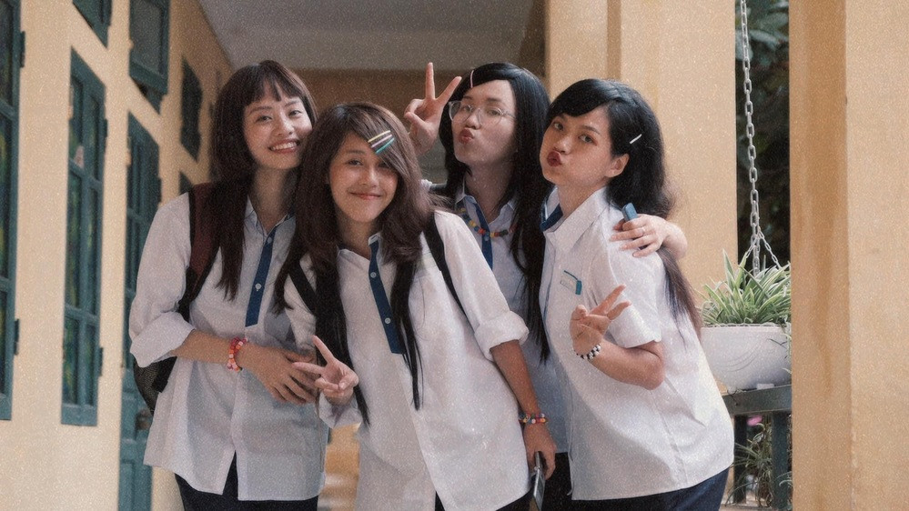 Theo tìm hiểu, Hậu Hoàng sinh ra trong một gia đình có truyền thống ngành quân đội. Bố của cô nàng hiện mang hàm Đại tá, còn mẹ là Trung tá.