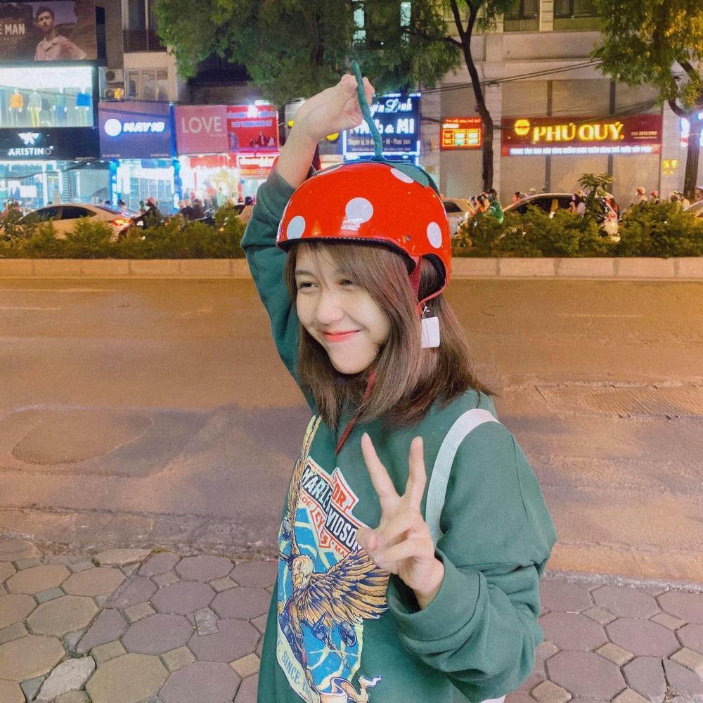 Hậu Hoàng của thời điểm hiện tại trẻ trung chẳng kém gì thời đi học.