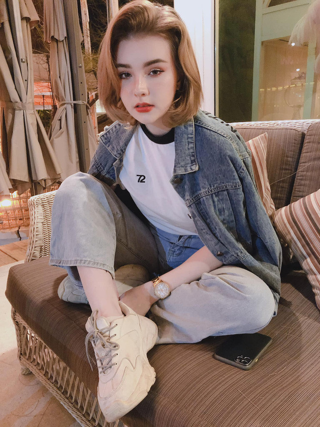 Càng ngày người ta càng khó nhận ra dung mạo cũ của cô.