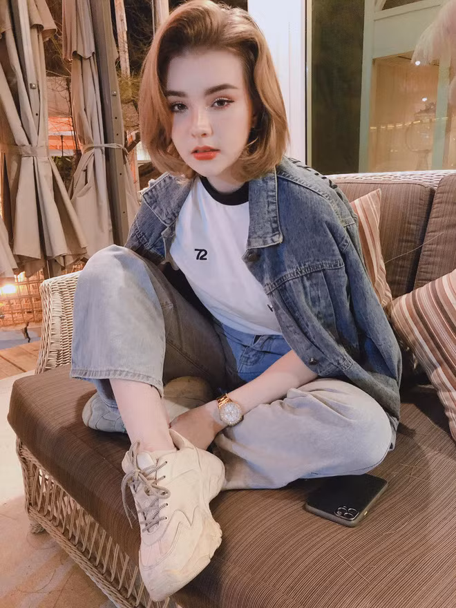 Càng ngày người ta càng khó nhận ra dung mạo cũ của cô.