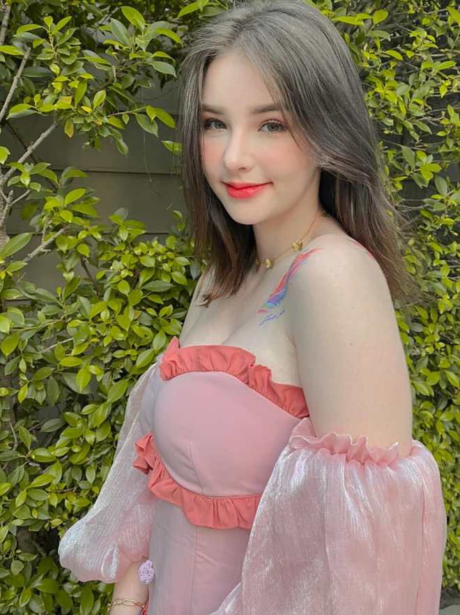 Về mặt hình ảnh, có vẻ như Jessie đã tăng cân đôi chút so với ngày xưa. Nhiều hình ảnh trong thời gian gầy đây của cô cũng cho thấy gương mặt tròn, bắp tay, bắp đùi mập hơn bình thường.