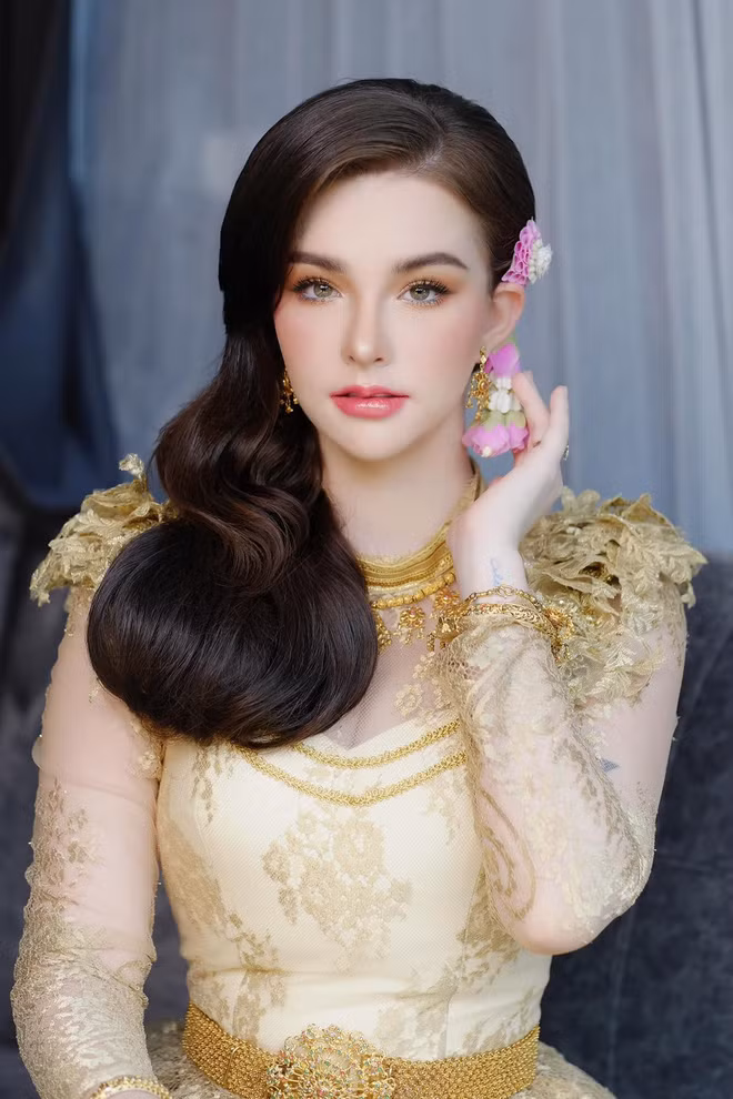 Sau 4 năm kể từ khi nổi tiếng, "nữ thần lai" này vẫn đang hoạt động chủ yếu tại Thái Lan dưới vai trò người mẫu, KOL. Facebook của Jessie thu hút tới 2,6 triệu lượt follow trong khi con số này trên Instagram là hơn 850 ngàn.