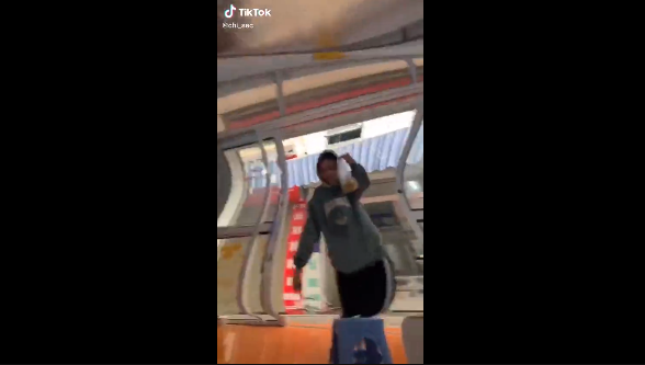 Thực hiện đơn giản, lại cho ra những hình ảnh khá hay ho nên trào lưu mạng xã hội này nhanh chóng được các bạn trẻ áp dụng rộng rãi.