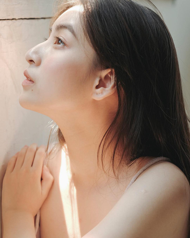 Nàng "hot girl IELTS 8.5" chủ yếu tham gia các hoạt động, dự án có liên quan đến tiếng Anh và giới trẻ, đồng thời làm mẫu lookbook cho các thương hiệu thời trang tại Sài Gòn.