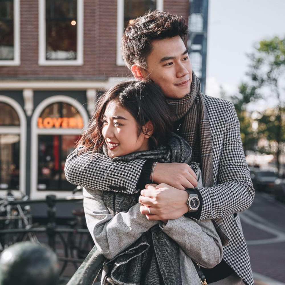 Kết hôn khi còn khá trẻ, Tùng Sơn vẫn ra dáng là một người chồng luôn yêu thương và chiều chuộng vợ con.