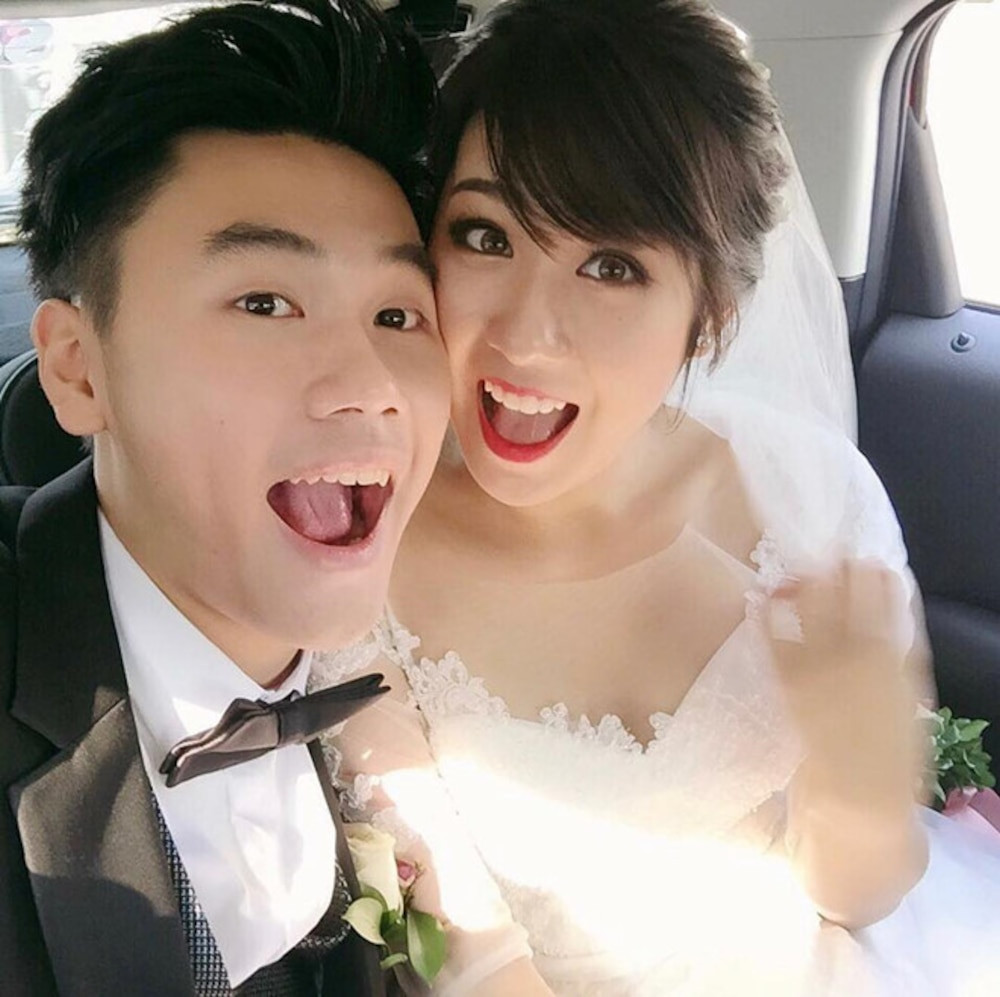 Gia đình bỉm sữa “đốn tim” người hâm mộ bằng những khoảnh khắc một nhà ba người giản dị nhưng vô cùng ấm áp, hạnh phúc.