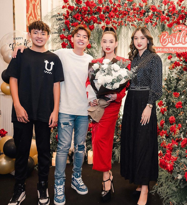 Mới đây, nhân dịp sinh nhật mẹ bạn trai, hot girl Mai Tây đã đăng ảnh chụp chúc mừng khiến dân tình được một phen trầm trồ vì nhan sắc trẻ trung của "chị" mẹ này.