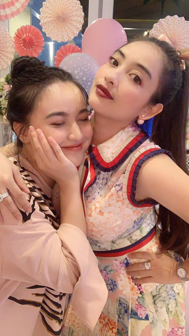 Cô Thuỷ còn từng chia sẻ rằng rất tự hào và yêu quý Mai Tây chẳng khác gì con gái ruột.