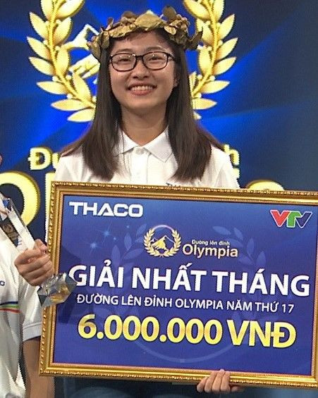 Trong chương trình Olympia tuần ba, tháng hai, quý IV, thí sinh Nguyễn Trần Lê Na (THPT Đức Linh, Bình Thuận) gây ấn tượng với khán giả bởi gương mặt khả ái.