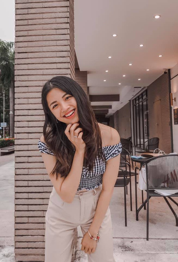 Ngoài thành tích học tập đáng nể, cô nàng còn có khả năng cảm thụ và chơi được nhiều loại nhạc cụ khác nhau như saxophone, trumpet, trombone, bariton, harmonica, piano, guitar.