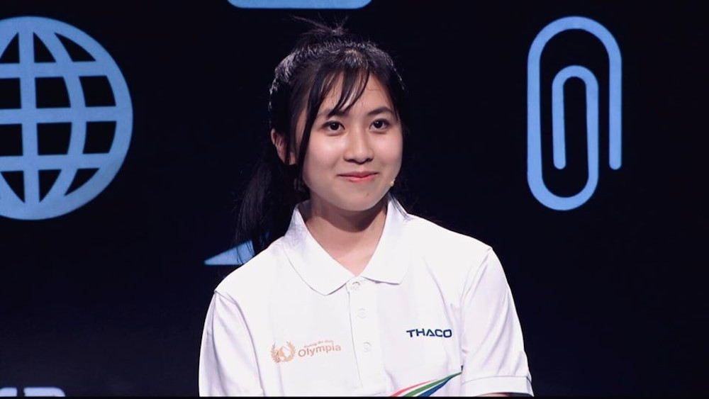 Vũ Khánh Linh – nữ sinh lớp 11 đến từ THPT Kiến An, Hải Phòng đã gây bão cộng đồng mạng bởi không chỉ học giỏi mà còn vô cùng xinh xắn, hát hay.