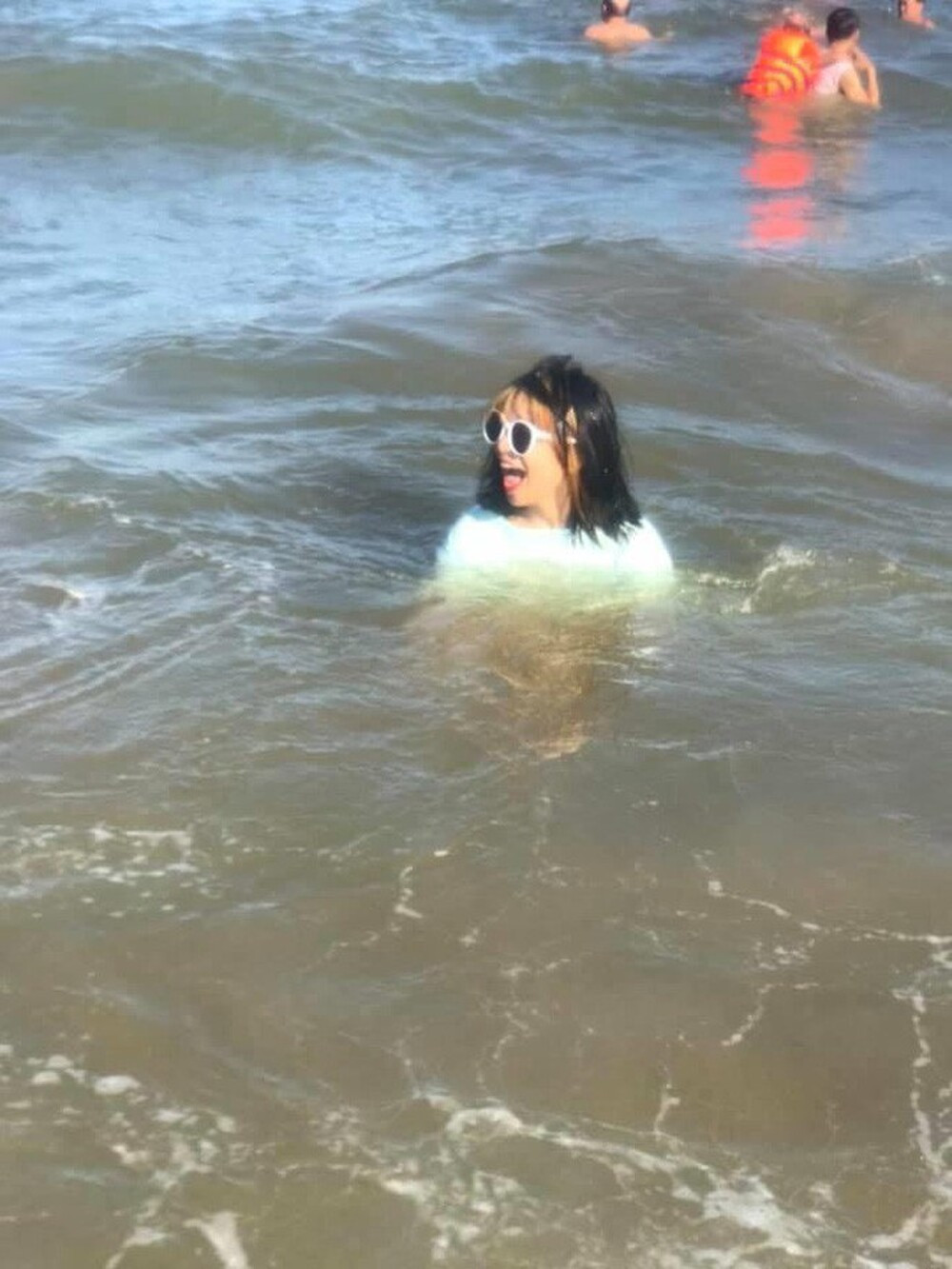 Ai trong chúng ta mà chẳng từng ít nhất một lần hào hứng nhờ ai đó, có thể là bạn bè, thậm chí là người yêu, là chồng làm "phó nháy".