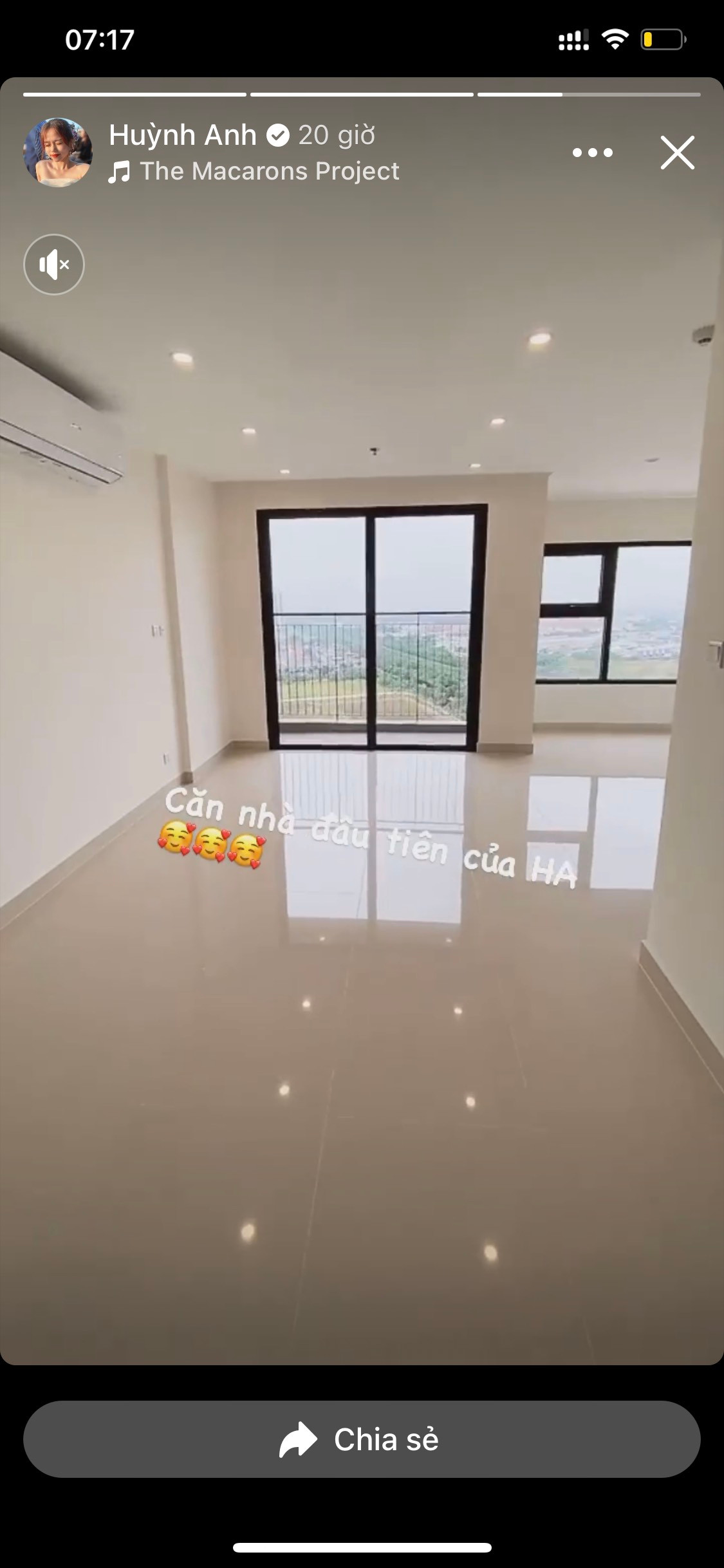 Căn hộ mới nhận nên vẫn chưa có đồ đạc gì nên chắc hẳn cô nàng cũng sẽ còn nhiều video, hình ảnh show không gian cho dân tình trầm trồ hơn nữa. Ảnh: Chụp màn hình