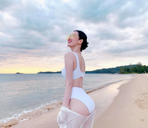 Sở hữu body chuẩn cùng số đo hoàn mỹ nên Khánh My rất chăm chỉ diện trang phục phóng khoáng và táo bạo.