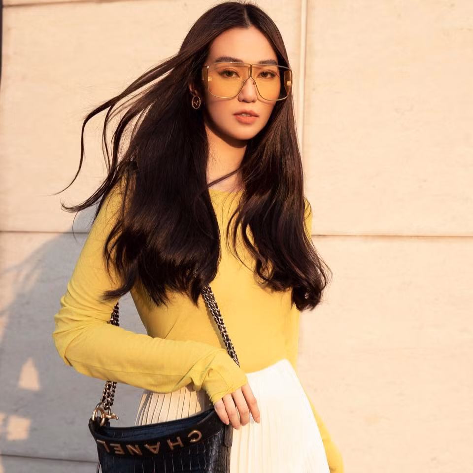 Trước đây, Khánh My ở cùng gia đình trong một căn biệt thự siêu sang ở TP HCM. Sau nhiều năm hoạt động trong showbiz cộng với kinh doanh bất động sản, Khánh My đã để dành khoản tiền kha khá để tậu một căn penthouse cho riêng mình.