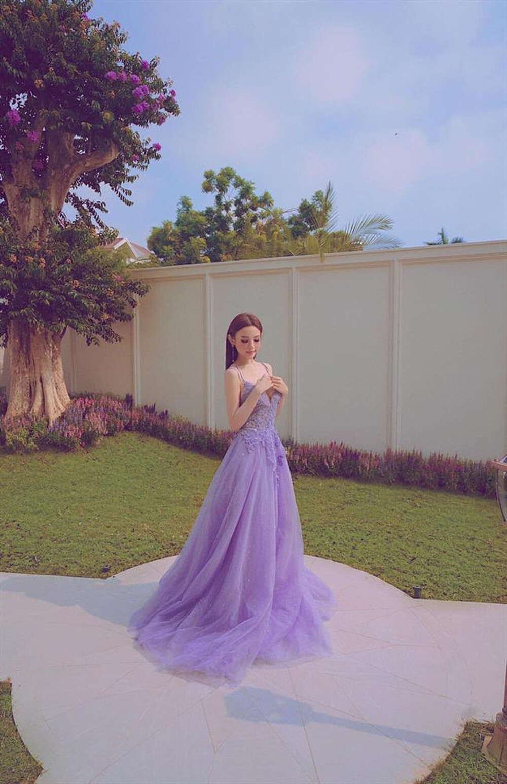 Ngắm nhìn những bức ảnh siêu đẹp này, dân tình phải xuýt xoa “ghen tị” với cựu hot girl vì có được ông xã tâm lý, chiều chuộng.