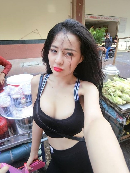 Được biết, nàng hot girl này có tên là Thanh Vân hay được biết đến với cái tên Võ Huỳnh Thanh Vân, cô nàng được cho là người chị em thân thiết của Ngân 98.