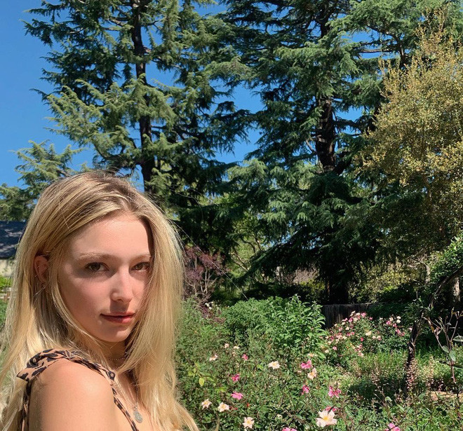 Eve Jobs cũng là gương mặt được giới trẻ yêu thích trên mạng xã hội với trang Instagram có hơn 158.000 người theo dõi.