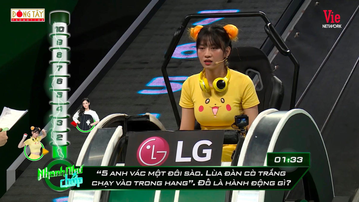 TikToker Lê Bống bị khán giả chỉ trích vì bộ đồ in hình pikachu bó sát, đúng điểm nhạy cảm.