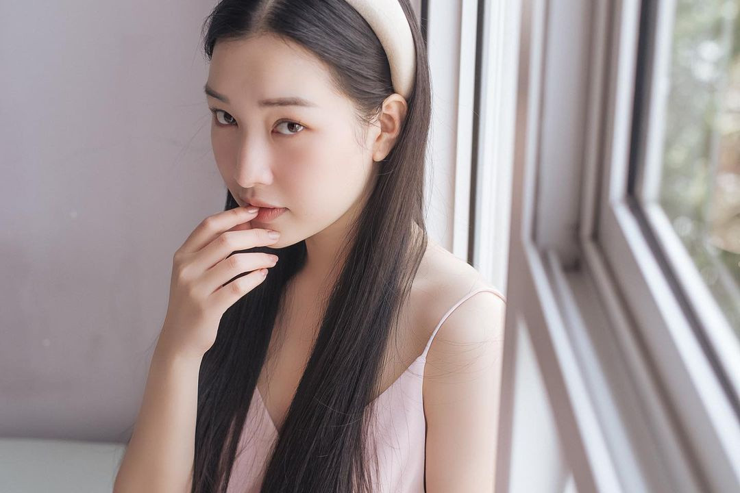 Kể từ đó, Ngọc Trân khá im hơi lặng tiếng. Lần trở lại này với vai bạn gái trong MV của Jack, nếu không phải là người theo dõi thường xuyên sẽ khó lòng mà nhận ra cô.