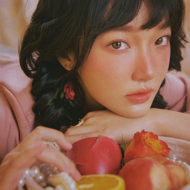 Linh Sugar có vẻ ngoài cực kì trẻ trung bất chấp năm nay đã 29 tuổi.