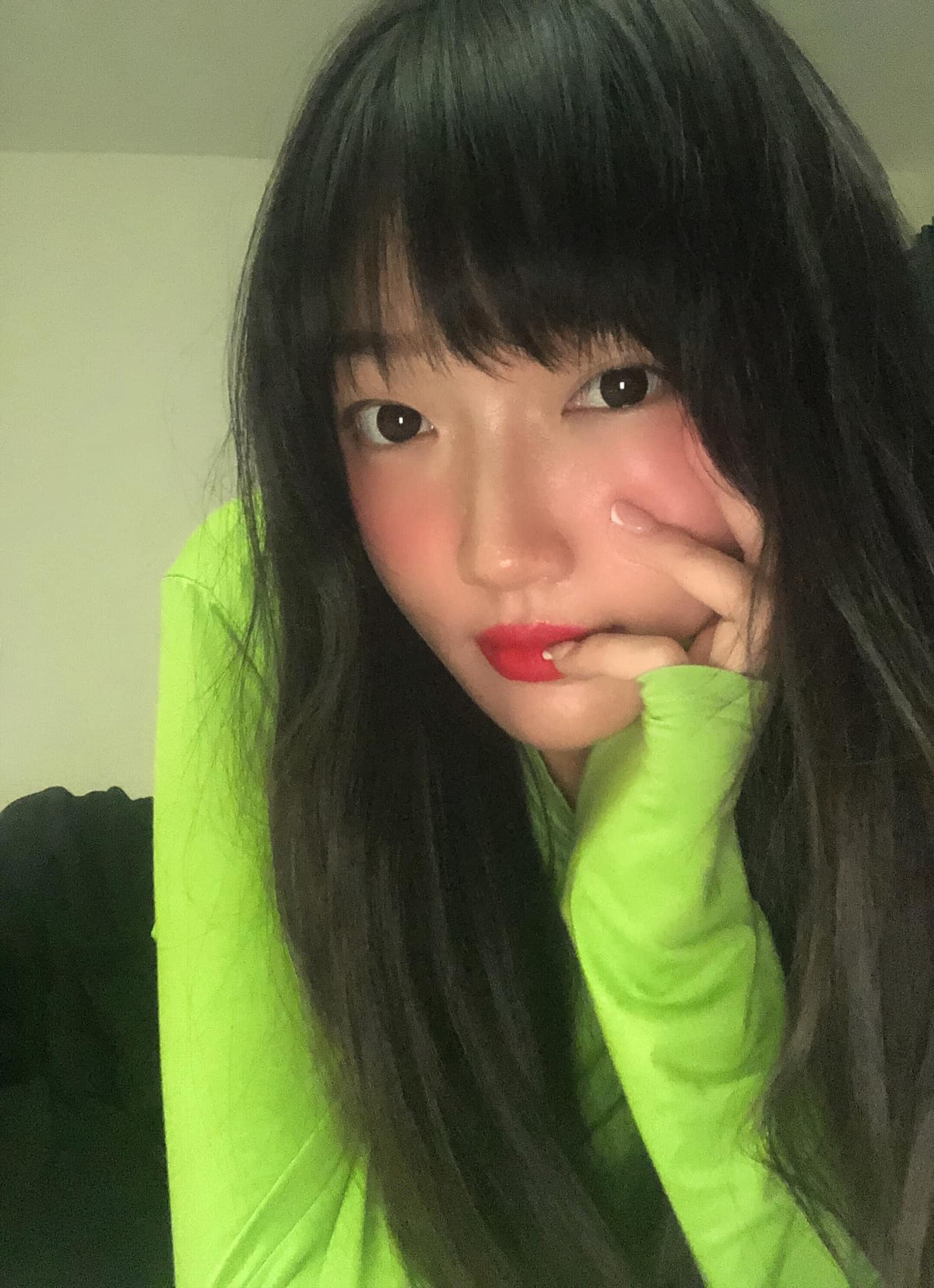 Hiện tại nàng hot girl tập trung kinh doanh, không lấn sân vào nghệ thuật như hội bạn của cô.