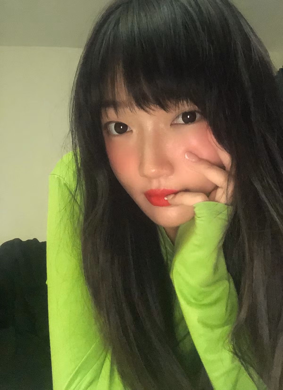 Hiện tại nàng hot girl tập trung kinh doanh, không lấn sân vào nghệ thuật như hội bạn của cô.