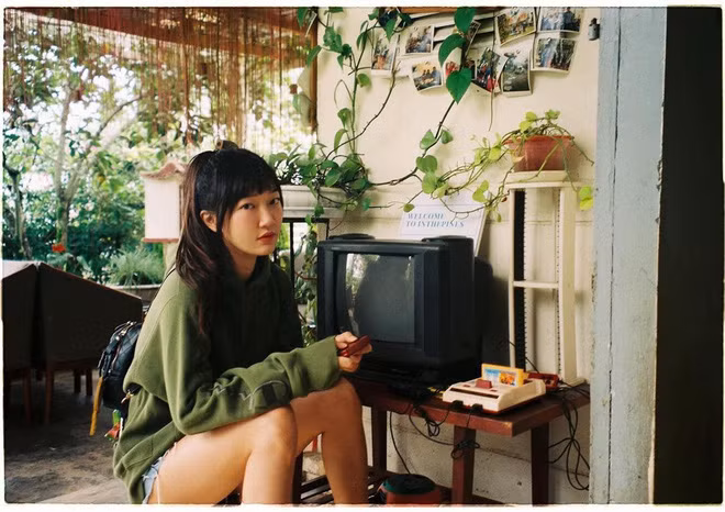 Linh Sugar sinh năm 1991 là gái xinh Hà thành nổi tiếng từ năm 2010, cô nàng nổi bật với làn da trắng cùng đôi mắt một mí ấn tượng.