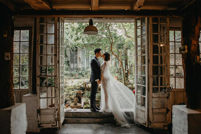 Được biết, ông xã Hà Khánh Vân là nhạc trưởng nổi tiếng Lê Ha My (1976), tốt nghiệp Nhạc viện Hà Nội, từng có 9 năm du học tại Nhạc viện Tchaikovsky (Nga) với tấm bằng loại ưu và hiện đang là Phó Giám đốc Nhà hát Lớn TP.HCM.