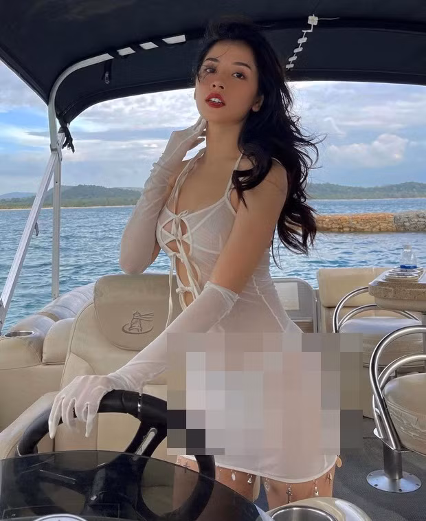 Dù chỉ chụp vài bức ảnh "sương sương" nhưng Chi Phu đã tôn lên trọn vẹn từng đường cong trên cơ thể.